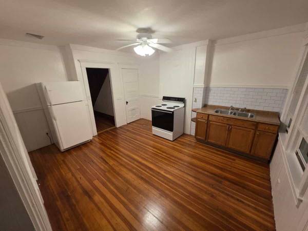 $2,000 / 3br - READY NOW! Huge townhouse! PETS CONSIDERED!!! (Easthampton)64017046906115121