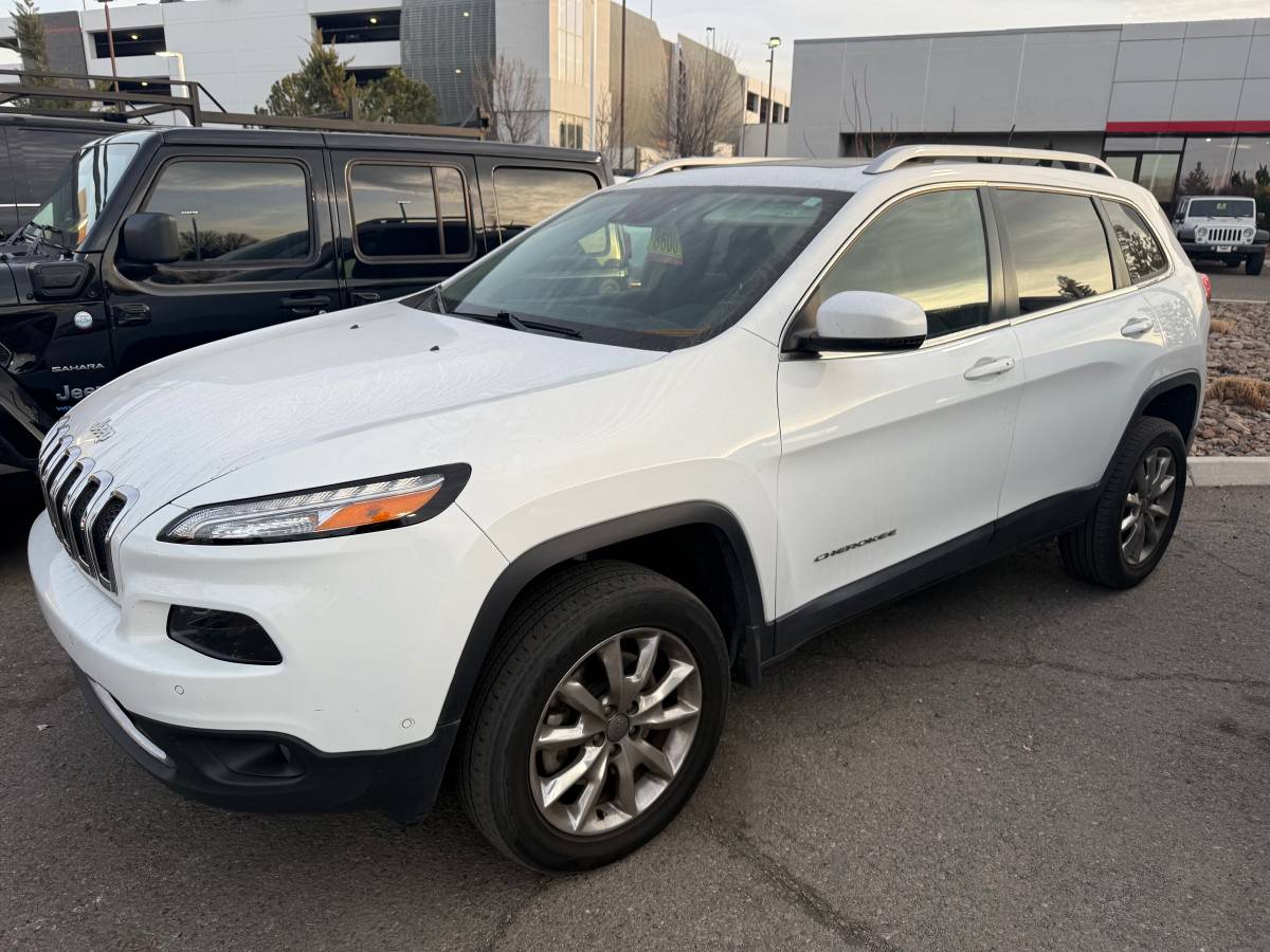 Mechanic special selling 2014 Jeep Cherokee Limited V6 4X4 with a
