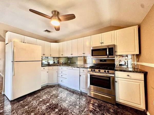 $2,950 / 3br - 3 bedrooms 2 bath Washer Dryer Katan Ave 2nd FL Staten Island NY 10⁸0 (Staten Island NY 10308)63698513014401124
