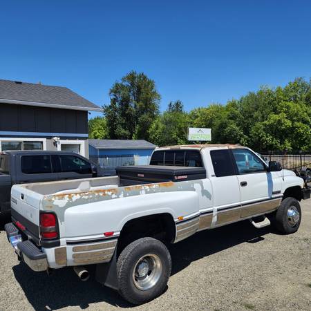 1997 Dodge Ram 3500 12 Valve 5 Speed 4x4 - $14,500 (JUNCTION CITY)63470220904577123
