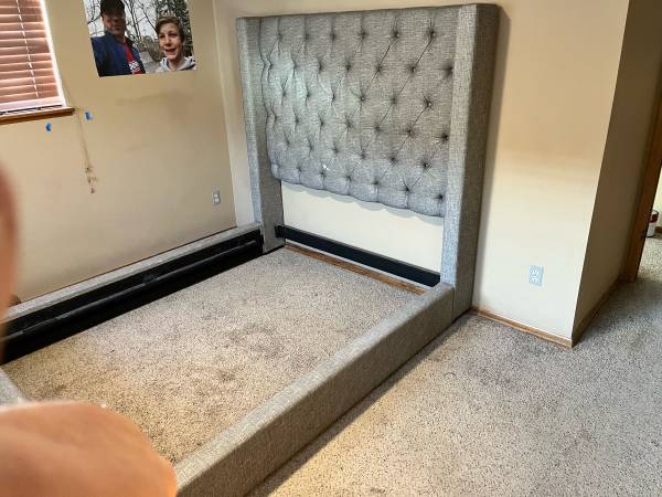 Upholstered queen bedframe, gray 1