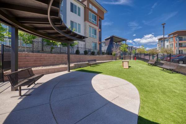 $1,610 / 1br - 608ft2 - Modern Kitchen w/ Quartz Countertops, Entertainment Kitchen (7338 S. Havana St., Centennial, CO 80112)63920603728258124