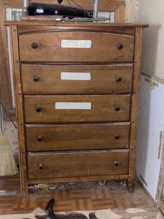 Dresser 1