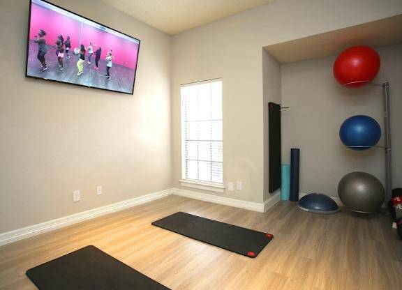 $1,365 / 2br - 900ft2 - ¡Ubicado en Irving!, Piso con aspecto de madera, 2H 2BA (1400 Esters Rd, Irving, TX)63796257697027123