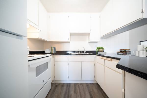 $1,850 / 1br - 580ft2 - Looking For a Place to call Home (4965 Logan Ave.)63663785871875124