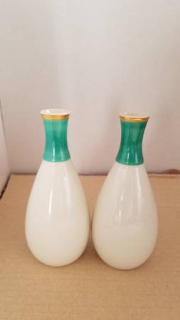 Sake bottles (O-choko ) and 3 sake glasses (Tokkuri) 1