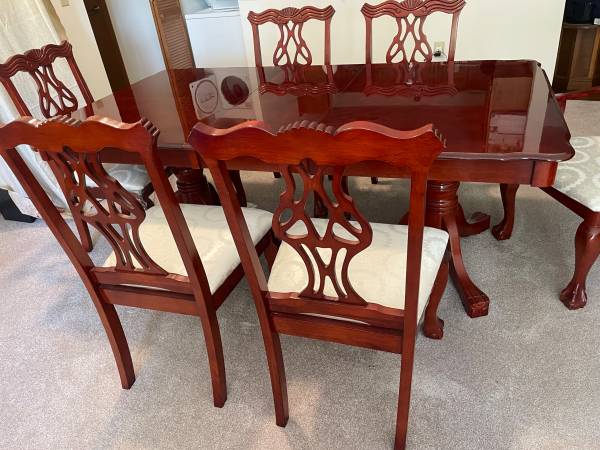 Dining Table with 6 Chairs 1