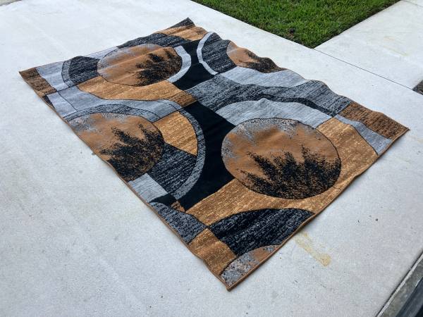 5' x 7' Area Rug (1-16) 1