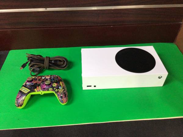 XBOX SERIES S WITH 1 CONTROLLER 1
