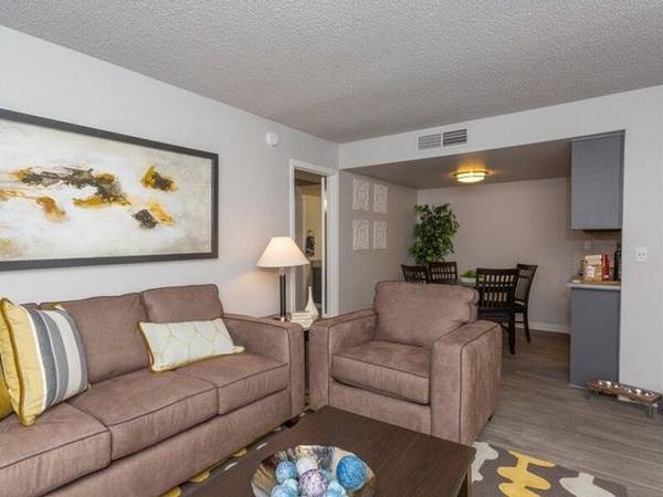 $1,425 / 2br - 991ft2 - Lease Today! Spacious 2 bed/2 bath, With Pool  Clubhouse (Sun City)64024993208833122