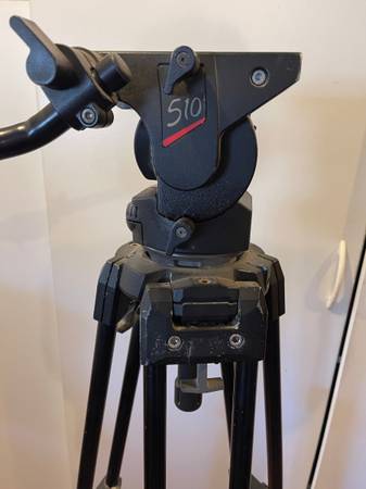 Manfrotto 510 head with professioal tripod. 1