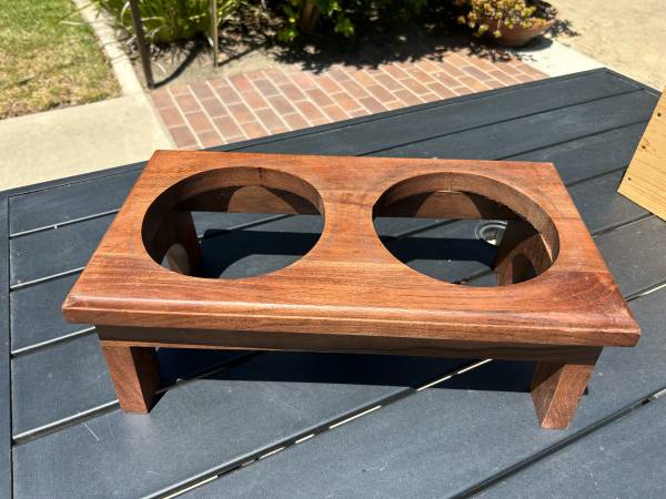 Dog Bowl Stand 1