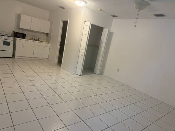 $1,000 / 2br - 0700ft2 - 2 bed 1 bath appartment -$1600 a month (Desert Hot Springs)63758413990915121