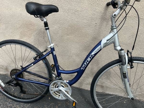 Women’s Trek Multitrack 7100 Aluminum Bicycle - $200 (Escondido)63442679790849122