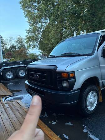 2008 Ford E-150 - Photo 2