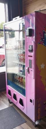 SODA VENDING MACHINE FOR SALE! 1