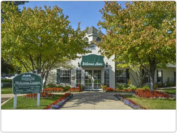 $1,609 / 2br - 942ft2 - Gorgeous light filled 942 Sq Ft, 2 Bed, 2 Bath with beautiful view! (Sterling Heights)63926724606467121