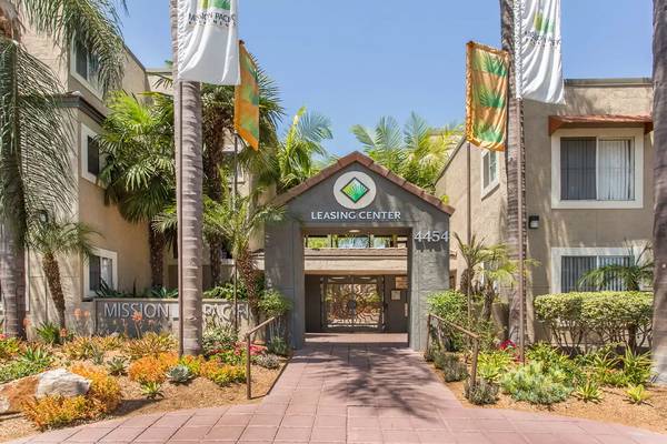 $2,995 / 2br - 965ft2 - Discover more: 2 BR, 2 BA, 965 Sq Ft. It's all here! (San Diego)64037387910658123