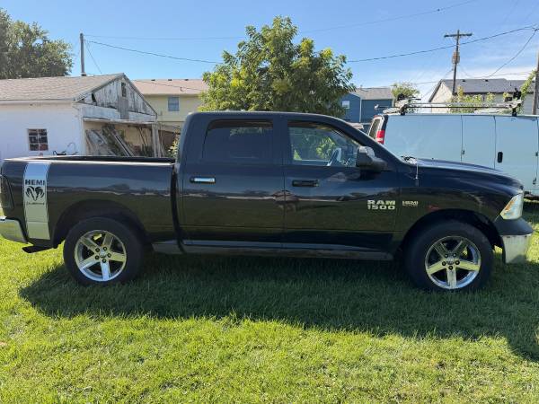 Ram 1500 2016 SLT Crew Cab 1