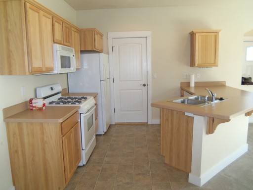 $1,750 / 2br - 1031 NE Watt Way #2 (Bend)63839290440323123