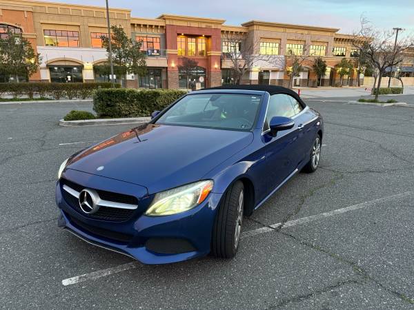 2017 Mercedes-Benz C300 Clase C Convertible 2 puertas, limpio - $17.399 (Winnetka)63436936479747123