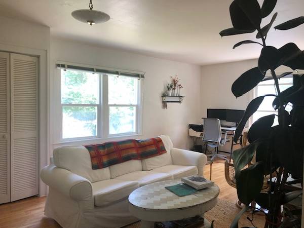 $1,450 / 1br - FABULOUS Location - Walk to Munson Hospital, Slabtown Charmer (Traverse City)64037722825859120