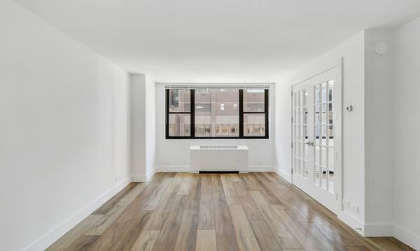 Spacious 1 bedroom, 1 bathroom Apt in Columbus Circle.

,999

                        Midtown West
