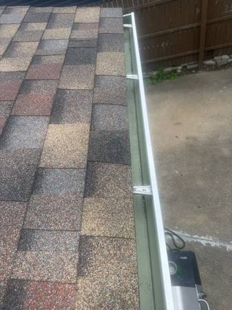 Gutter cleaning services 1