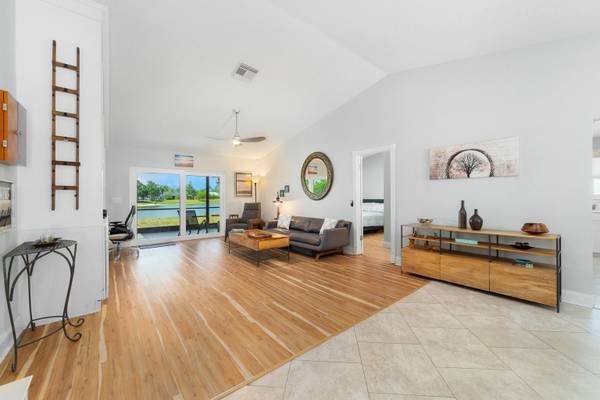$499,000 / 2br - 1289ft2 - 2 Beds 2 Baths House (Jupiter)63825133328129122