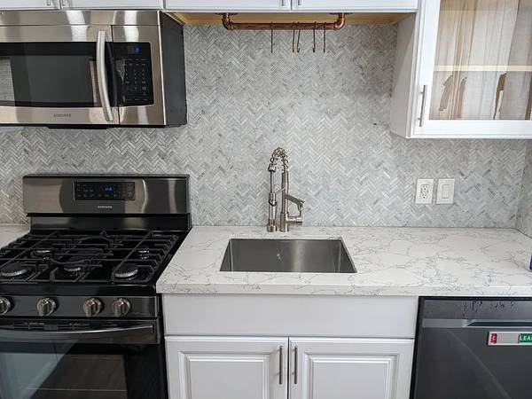 $1,250 / 2br - 980ft2 - Riverside – Charming Home with Finished Basement & Pet-Friendly Flexib64030485614081121