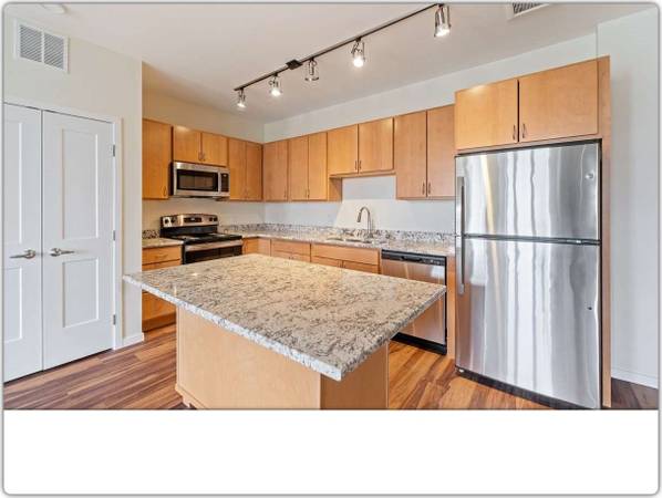 $1,439 / 1br - 723ft2 - Elevate every moment, every day: Your 1 BR, 1 BA home awaits. (Roseville)63990383251715121
