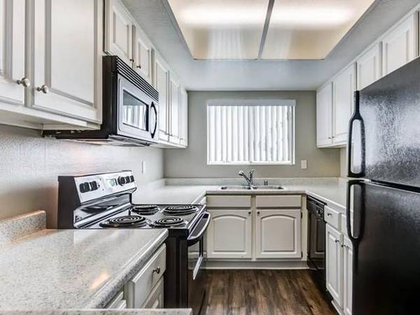 $2,978 / 2br - 983ft2 - Ceiling Fans in All Units63952931550594120