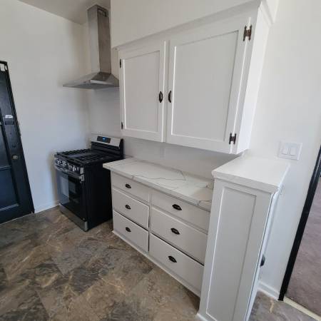 $2,395 / 1br - 900ft2 - Ático de 1 dormitorio grande (Arlington Heights, Los Ángeles)63700939345537123