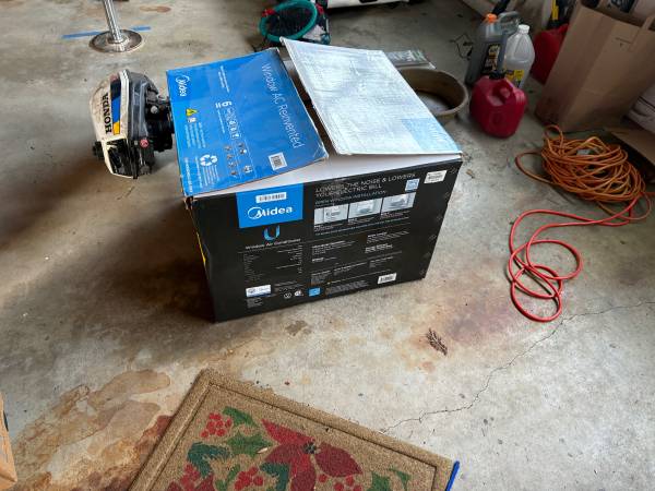 Midea 12000 btu window AC unit 1