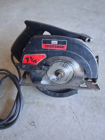 Circular saw, A 7 1/4" Craftsman 1