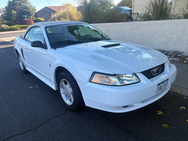 2000 Ford Mustang Convertible 1