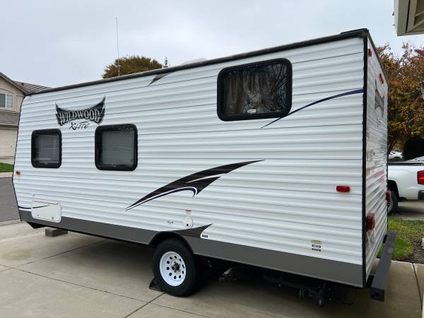 2015 Forrest River Wildwood X-Lite Factory Select T195BH 1