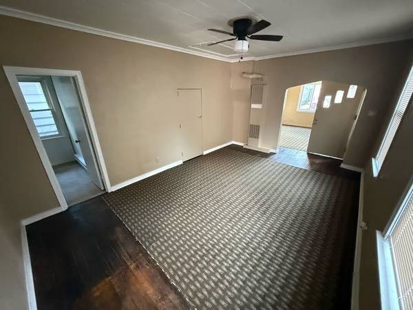 $79,228 / 2br - 920ft2 - Casa de 2 habitaciones con estacionamiento en entrada para autos y patio cercado – Toledo (Toledo)63836552844163121