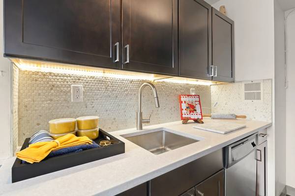 $1,680 / 2br - 725ft2 - ¡Hermoso de 2/hab 1/baño con grandes ventanas! ¡Oferta especial de $250 de descuento!63831753366529123