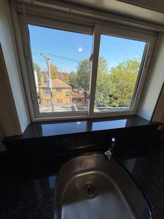 $1,575 / 2br - 2950 3S Large 2BR with dining area, DW, lots of closets, & great light (west ridge)64041646704386122