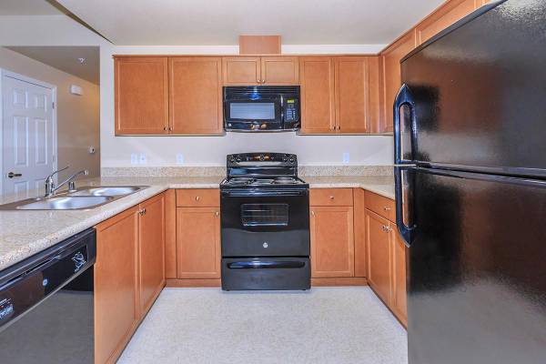 $2,290 / 3br - 1326ft2 - BEAUTIFUL SPACIOUS 3BED 2BATH AVAILABLE!!IN A GATED COMMUNITY! (FRESNO)63798509465473122
