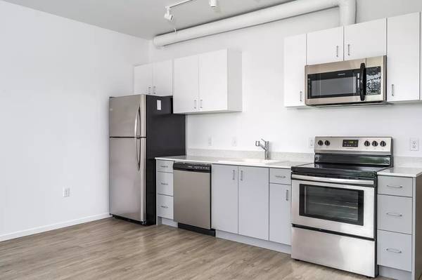 $1,425 / 1br - 513ft2 - Contemporary 1 Bedroom with In Unit W/D! Pets Welcome! (Portland - 7-Minute Drive to Mt. Tabor Park)63914856282370124