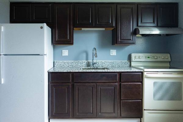 $1500.00 / 2br - 1070ft2 - Bright & Updated 2-Bedroom Apartment in Deer Park – Washer/Dryer & New63974329654530121