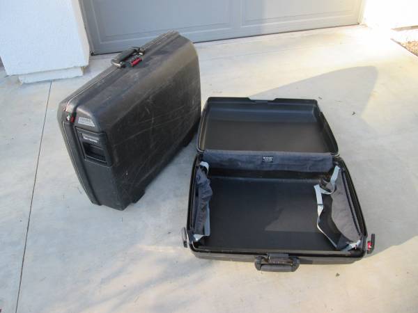 2 Samsonite hard-case suitcases with wheels 1