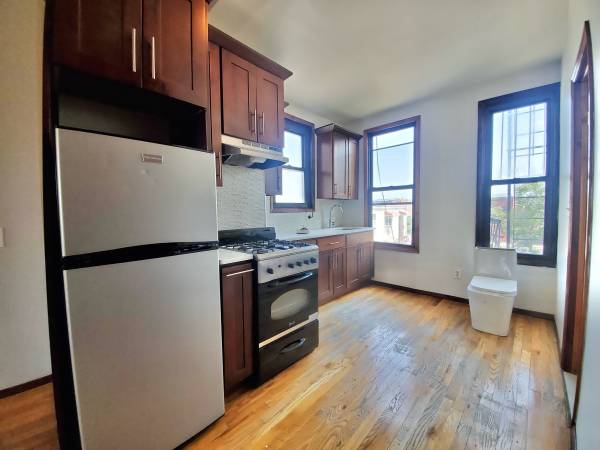 $2,595 Estudio de estilo loft con ladrillo visto | Norte de Bushwick - $2,595 (Bushwick)63788432446337122