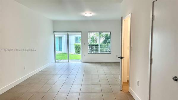 $2,700 / 2br - 1200ft2 - Super Spacious & Super Bright 2bd Townhome! (East of 5th Townhomes- Biscayne Park)64001847297539122