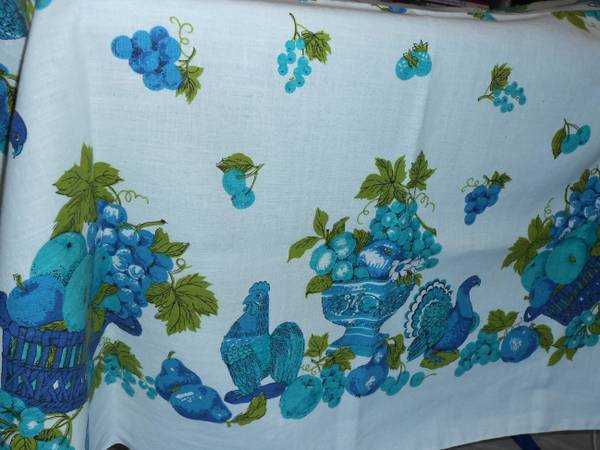 ASSORTED TABLECLOTHS 1