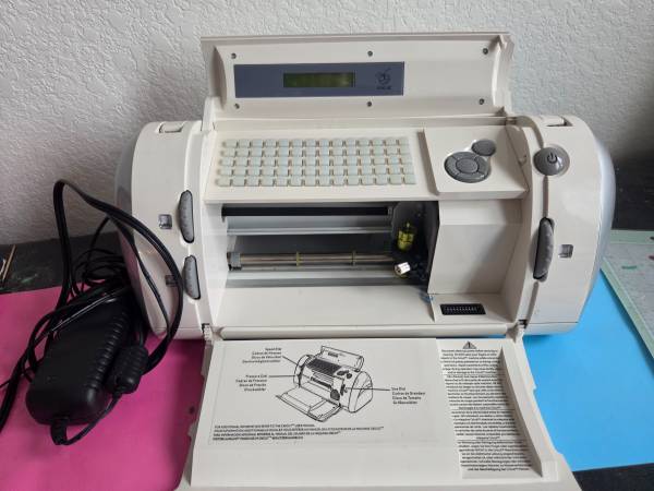 Cricut personal electronic cutter 1