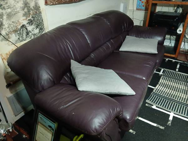 Nice couch 1