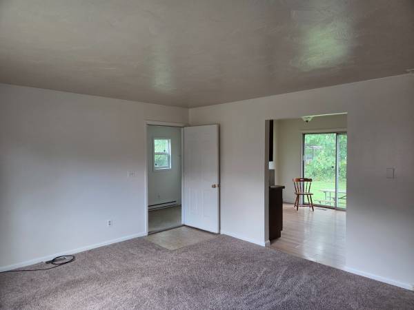 $1,000 / 2br - 900ft2 - 2 Bedroom 1 Bathroom Apartment (Carleton)63667659098755123